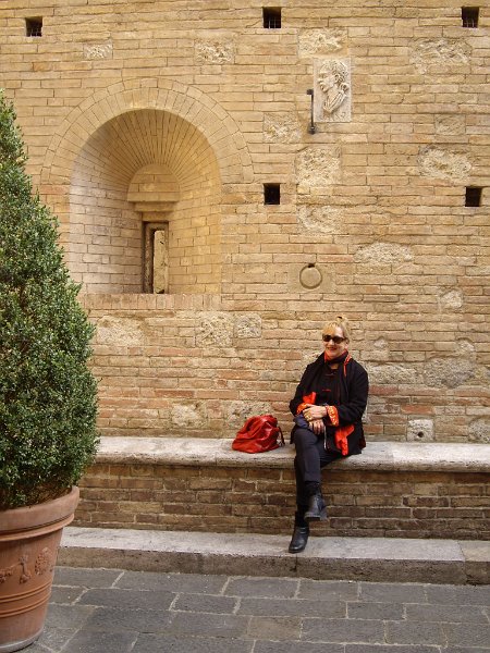 sienne touriste au banc01.jpg